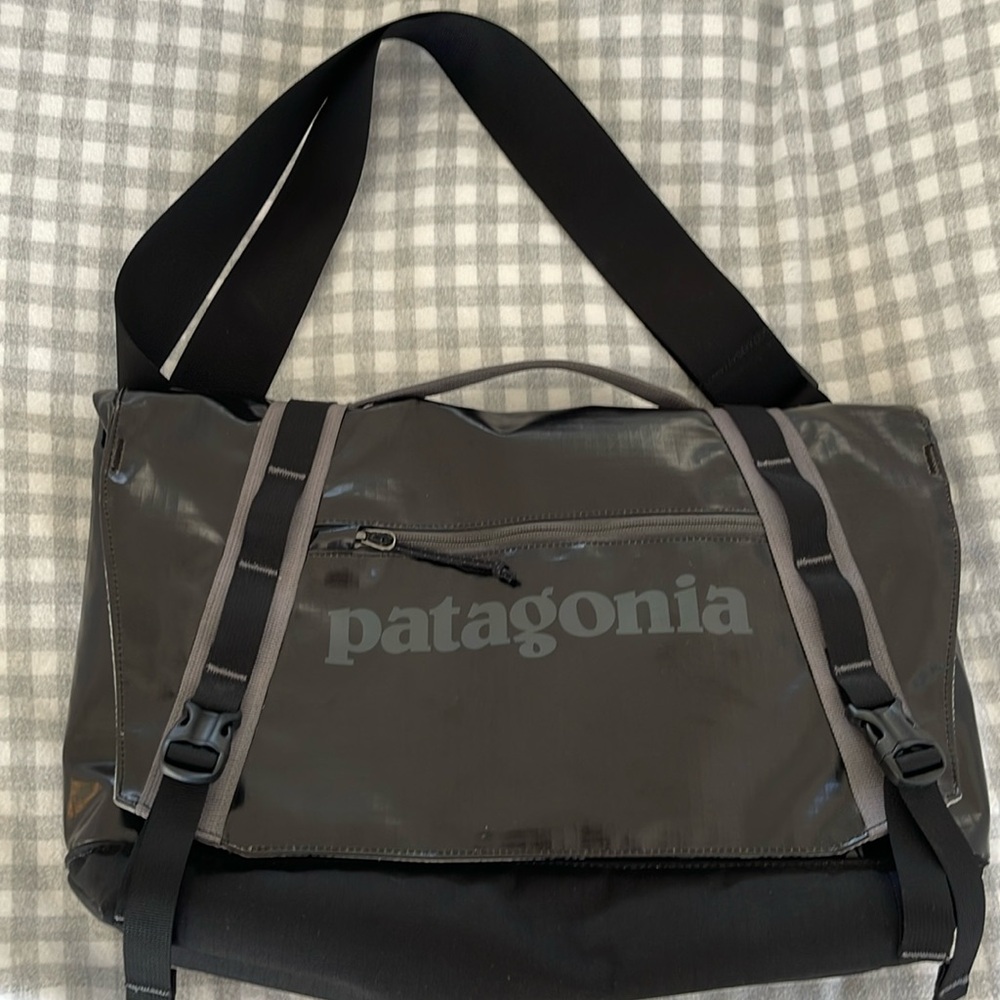 Patagonia Black Hole® Mini Messenger 12L - LIKE NEW